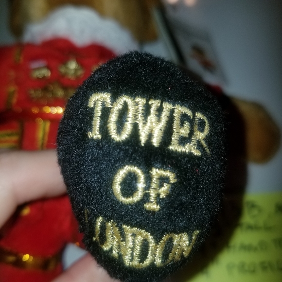 593B NWT Plush Soft Stuffed Tower of London Beafeater Bear Authentic Collectible - Picture 4 of 11